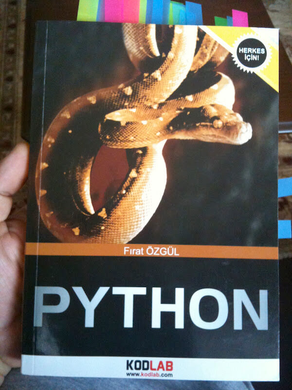 Fotoğraf: Fırat Özgül’ün Python kitabı kapağı